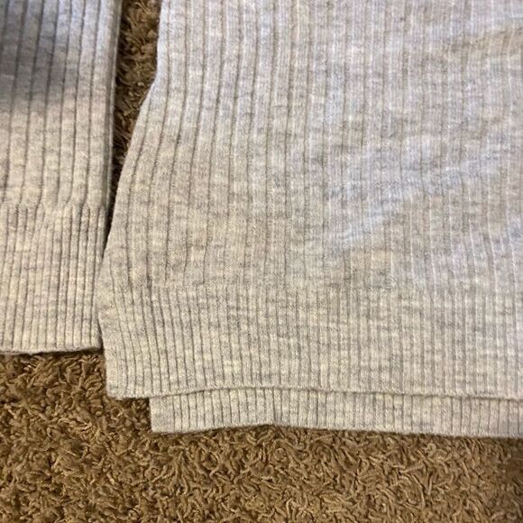 Old Navy light gray sweater size S - Picture 4 of 4
